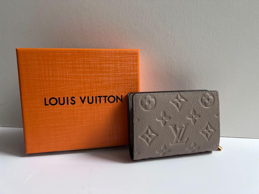 Louis Vuitton LV Clea Compact Wallet, Men's Fashion, Watches & Accessories,  Wallets & Card Holders on Carousell