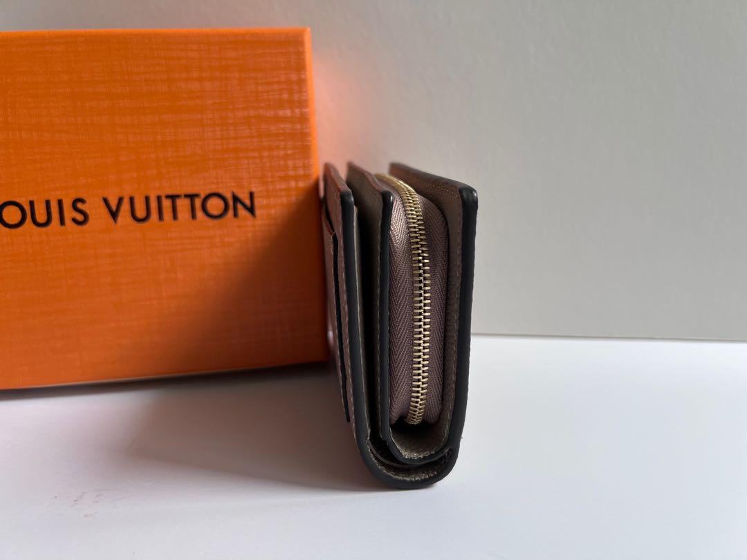 Louis Vuitton LV Clea Compact Wallet, Men's Fashion, Watches & Accessories,  Wallets & Card Holders on Carousell