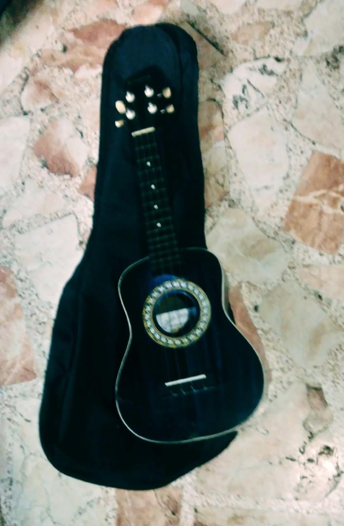 Lumanog ukelele (Category: Musical Instruments) located in Manila. Submitted by unltdshop (Listing ID 1140694819, Image 1). Description: lumanog ukelele color not so blue..