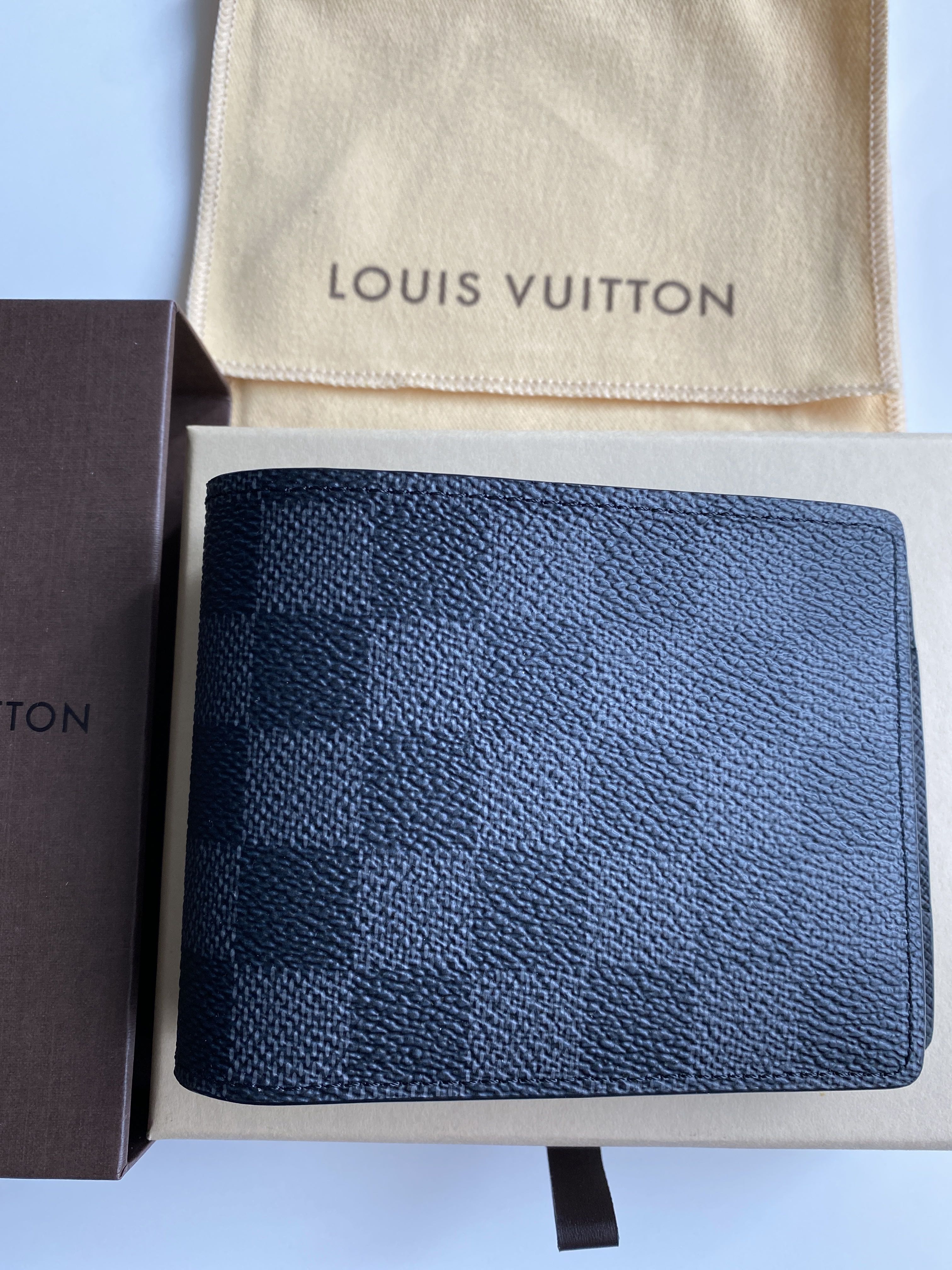 Louis Vuitton LV N62663 Men's Wallet with ORIGINAL RECEIPT, Men's Fashion,  Watches & Accessories, Wallets & Card Holders on Carousell