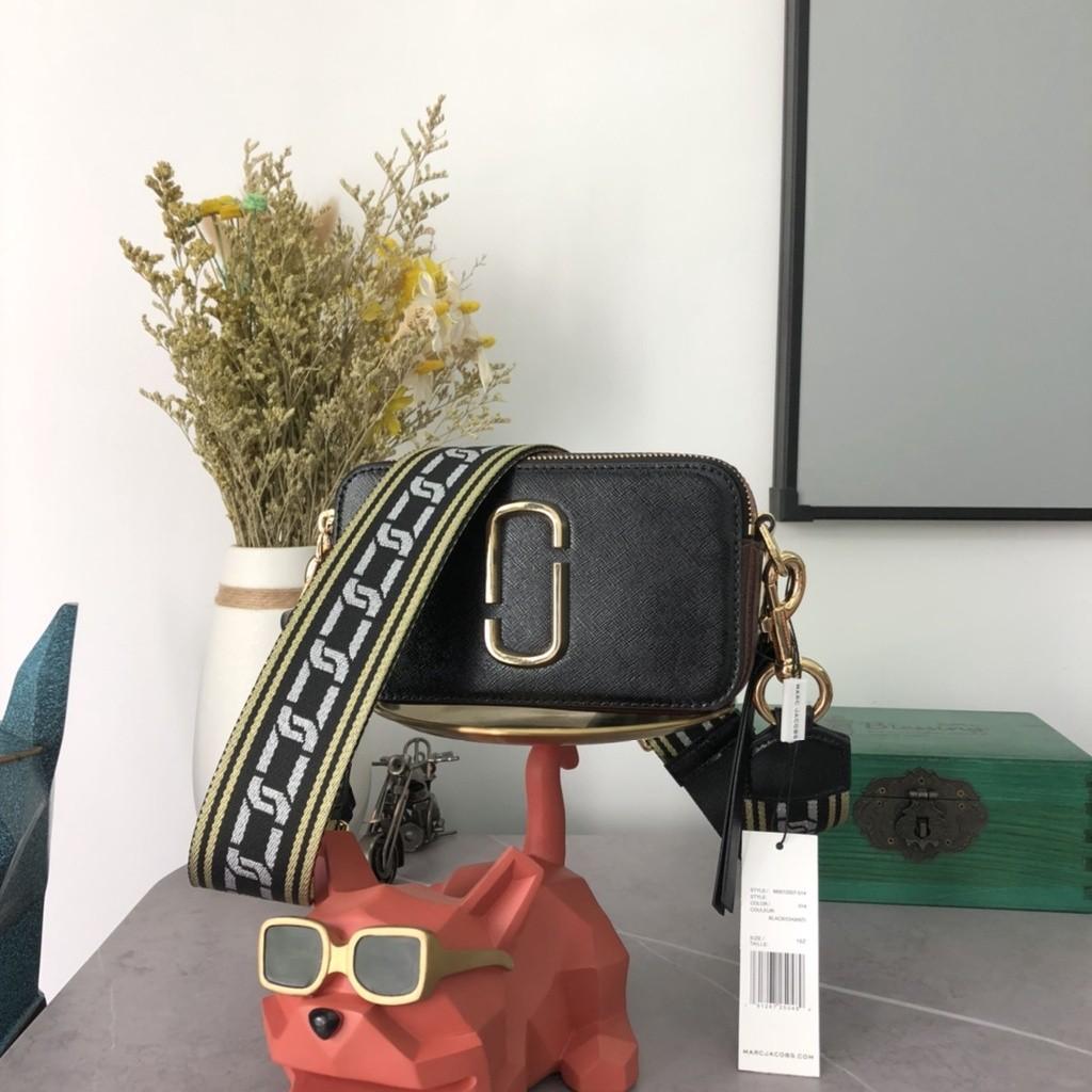 Authentic Marc Jacobs Snapshot Bag with Dust Bag and Authenticity Card,  Women's Fashion, Bags & Wallets, Cross-body Bags on Carousell