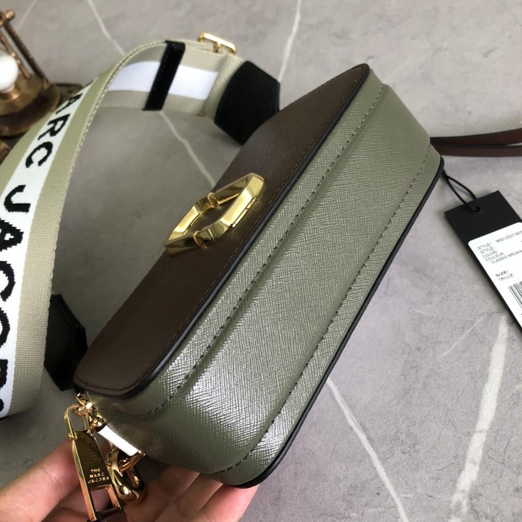 Marc jacobs best sale snapshot bag size