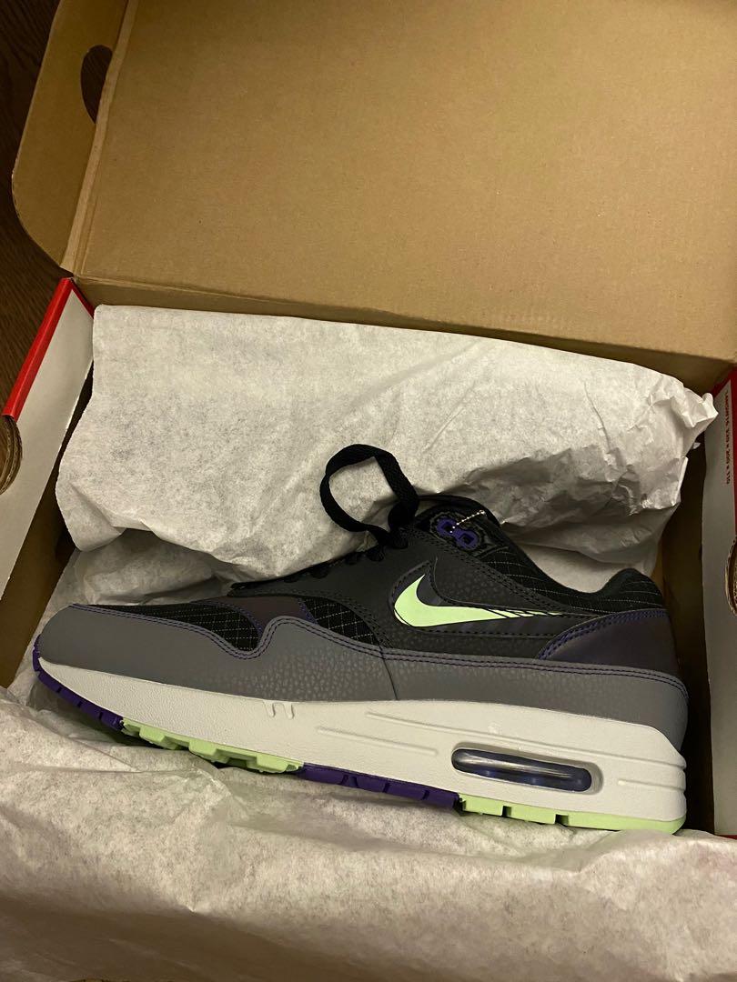 air max 1 future swoosh on feet