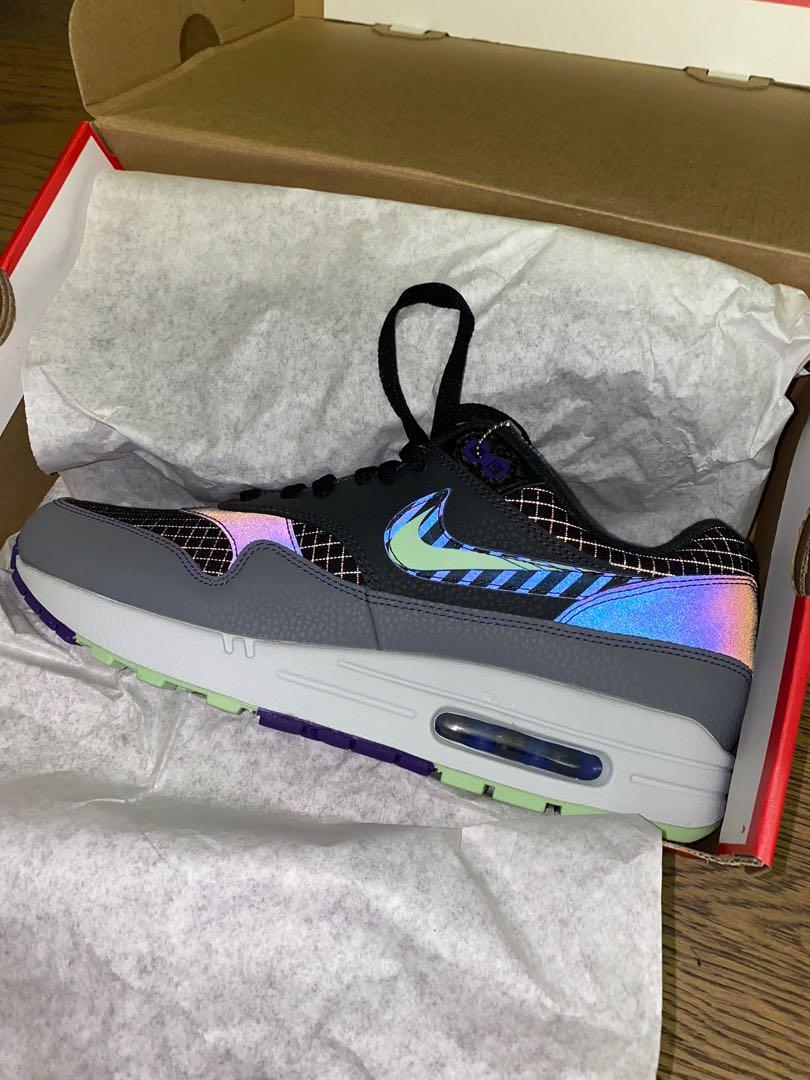 air max 1 future swoosh on feet