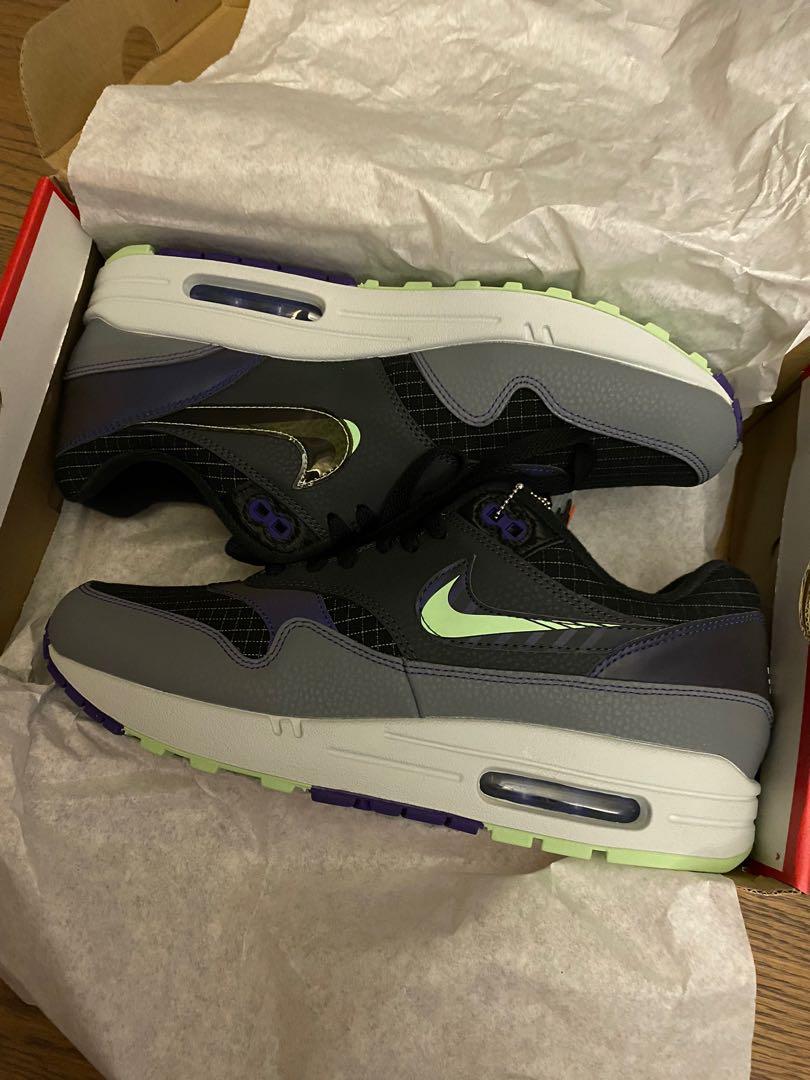 air max 1 future swoosh on feet