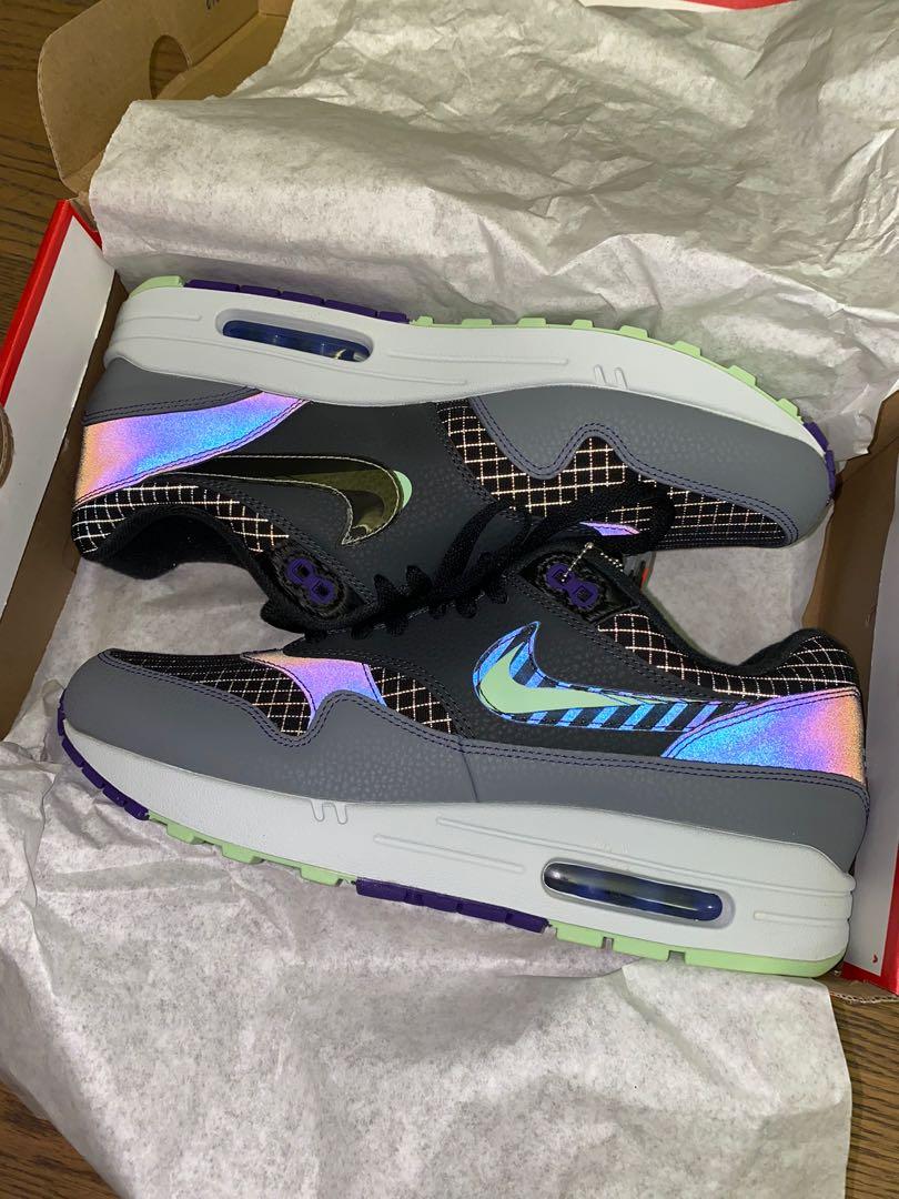 air max 1 future swoosh on feet