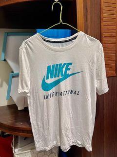 Nike International 白T