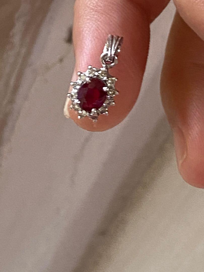 Ruby pendant (Category: Necklaces) located in Singapore. Submitted by royalflower (Listing ID 1140675811, Image 3). Description: Ruby pendant .