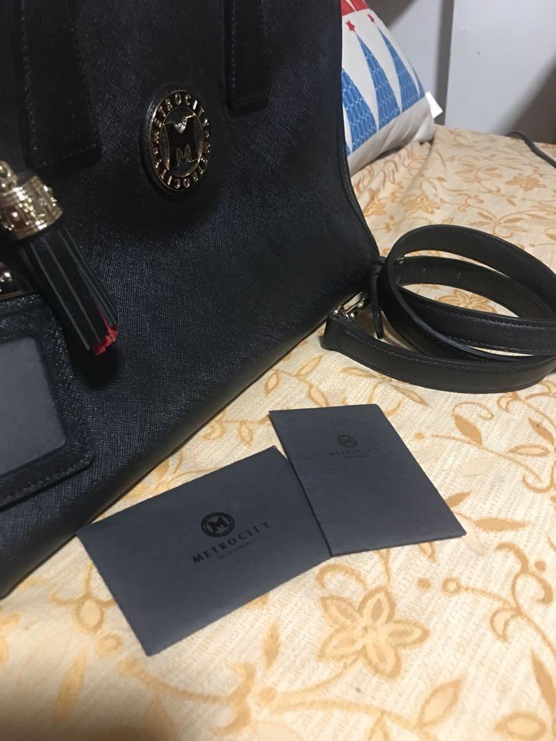 Rush sale!! Original metrocity (Category: Luxury Bags & Wallets) located in Naga. Submitted by luckyjewels (Listing ID 1140762757, Image 3). Description: Add sf .