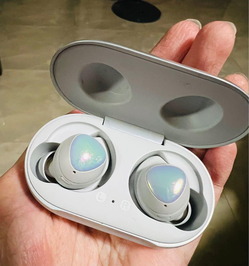 Samsung aura glow earbuds 2025