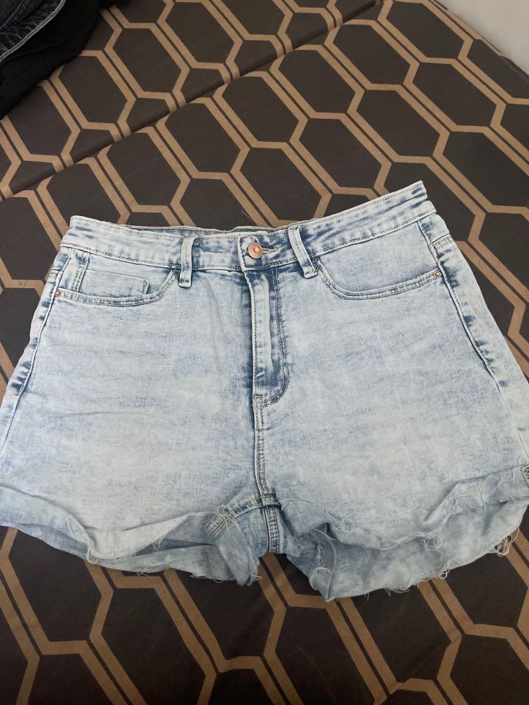 Stradivarius, Women's Fashion, Bottoms, Shorts on Carousell