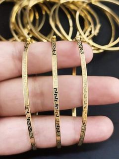 18k FENDI LIGHTWEIGHT BANGLE Women s Fashion Jewelry