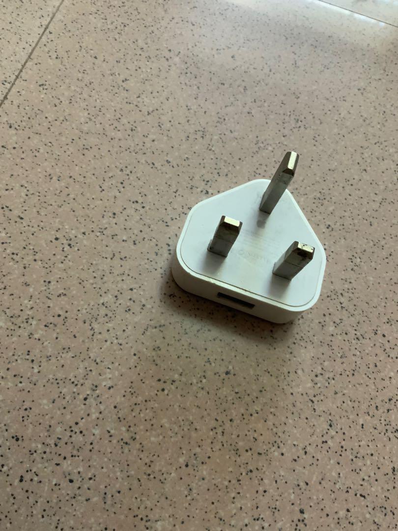 Apple Adaptor (Category: Chargers & Cables) located in Paranaque City. Submitted by gonie (Listing ID 1140908650, Image 1). Description: .
