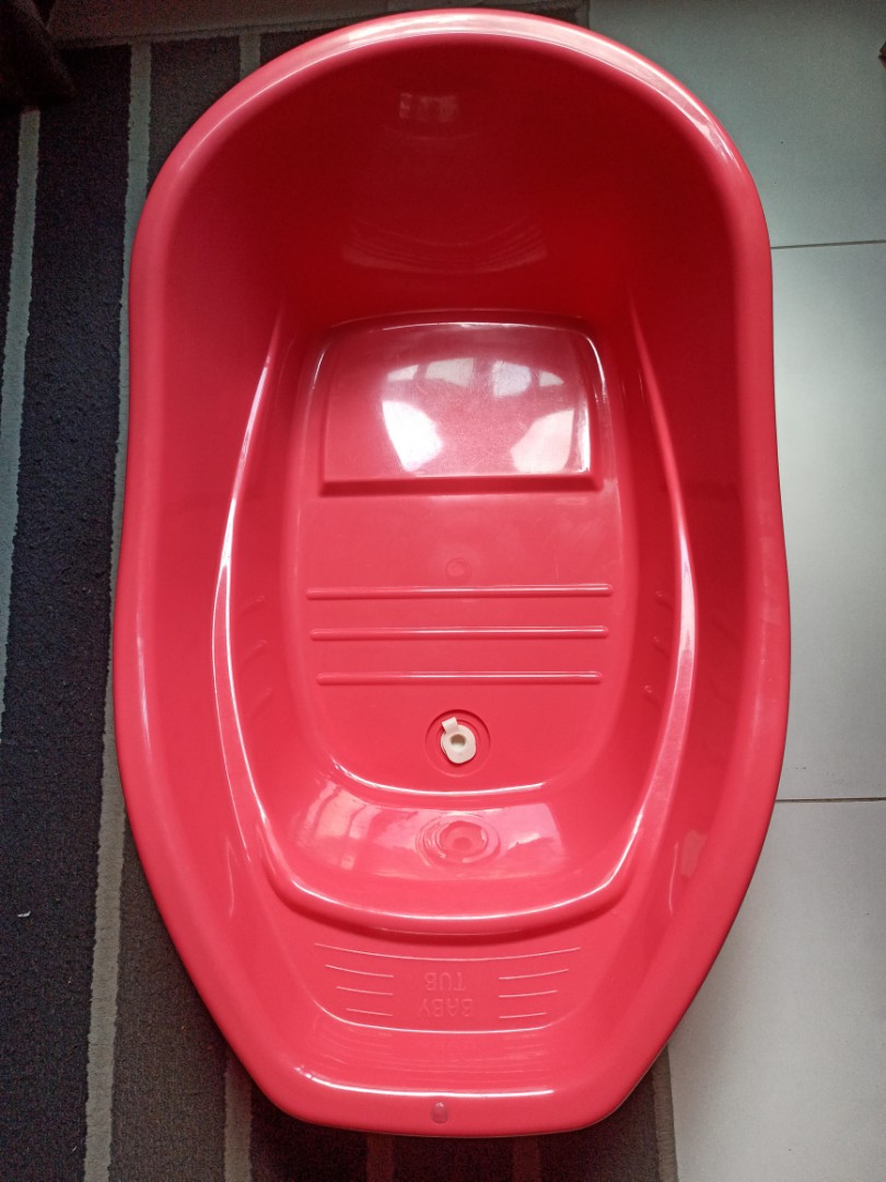 Baby pink bath tub, Babies & Kids, Bathing & Changing, Bathtub & Bath