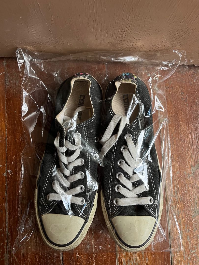 black converse dirty