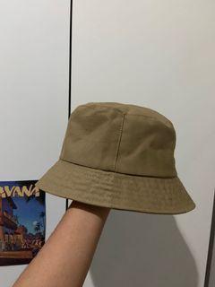 pink bucket hat, Fesyen Wanita 