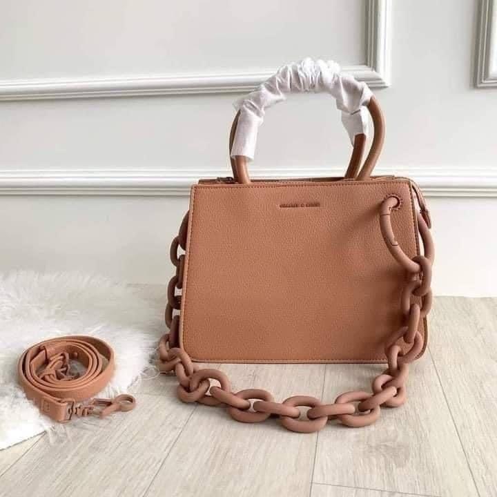 Chunky chain top outlet handle structured tote