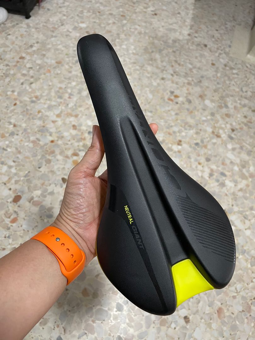 giant bike saddle