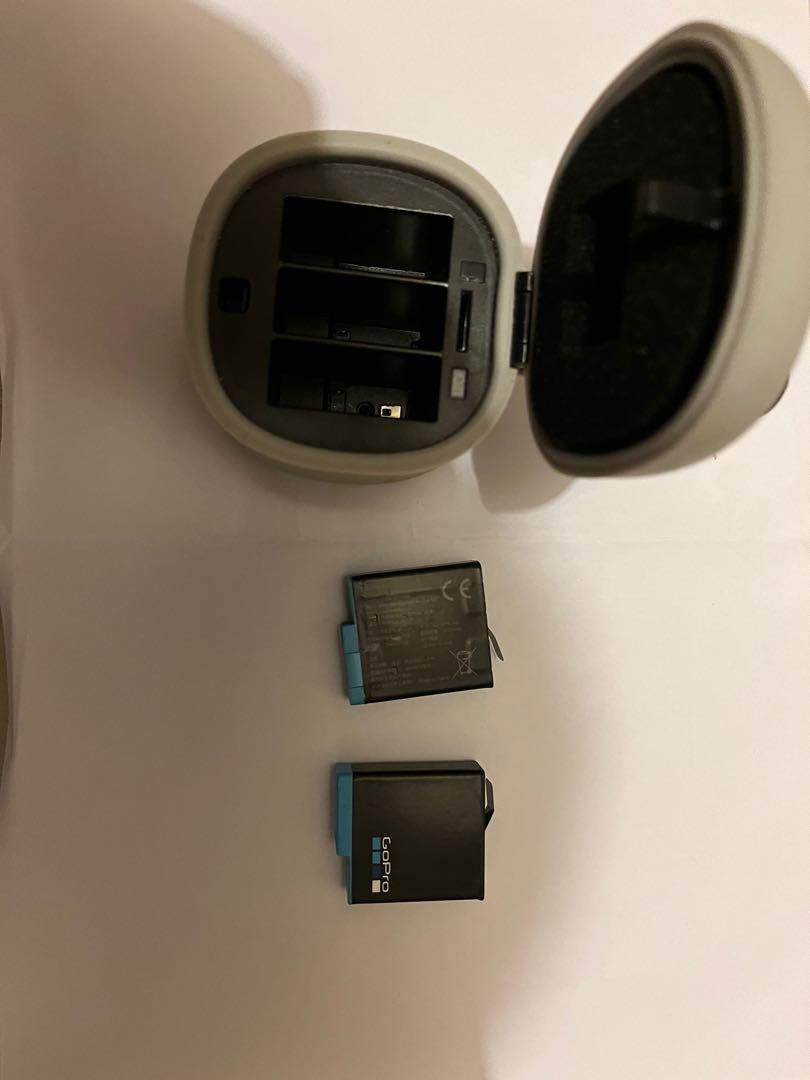 Gopro 7 8兩粒電池連充電器 攝影器材 攝影配件 電池及充電器 Carousell