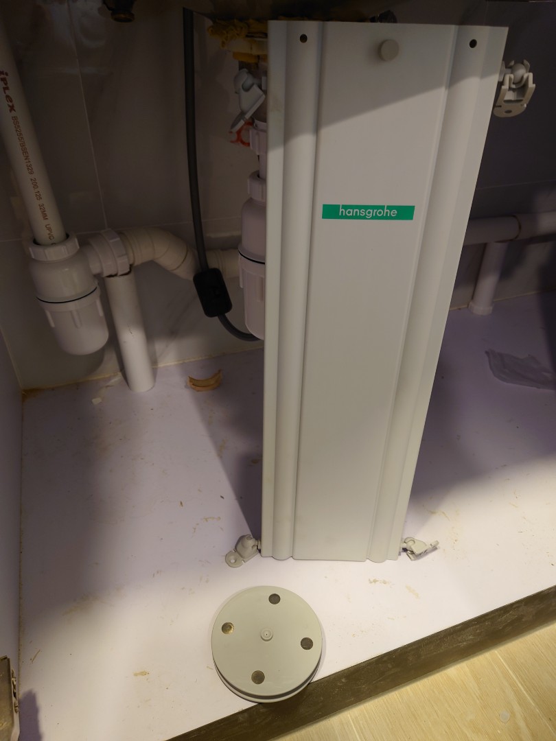 Hansgrohe hose box, 傢俬＆家居, 其他, 收納箱及袋 Carousell