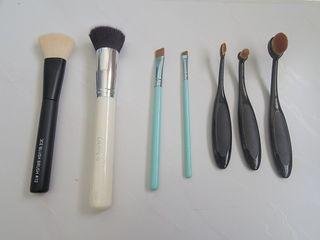 Makeup brushes