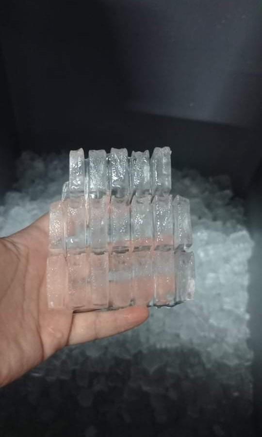 Manitowoc Ice Maker Machine (Category: Refrigerators and Freezers) located in Makati City. Submitted by budgetappliance (Listing ID 1140905272, Image 3). Description: Manitowoc Ice Maker Machine Built-in Condenser Ready to use! Plug and play Capacity: 400 KG/ 24 Hours Model: IY0906A-261B Serial Number: 310392271 Voltage: 208-230V Frequency: 60Hz Amperage: 12.2A Good condition With 30days warranty For inquiries pls text or call 09058994523.