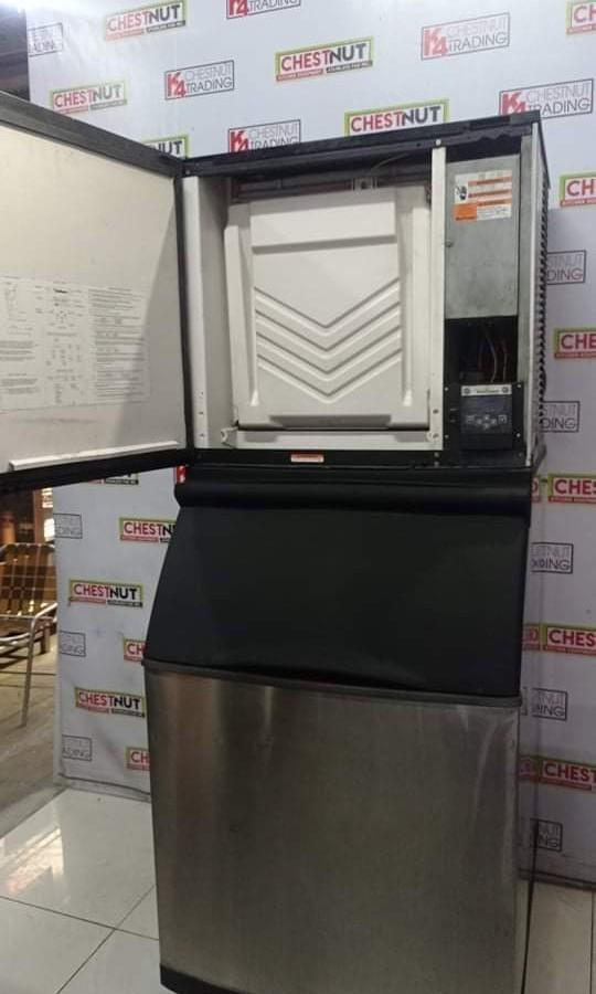 Manitowoc Ice Maker Machine (Category: Refrigerators and Freezers) located in Makati City. Submitted by budgetappliance (Listing ID 1140905272, Image 2). Description: Manitowoc Ice Maker Machine Built-in Condenser Ready to use! Plug and play Capacity: 400 KG/ 24 Hours Model: IY0906A-261B Serial Number: 310392271 Voltage: 208-230V Frequency: 60Hz Amperage: 12.2A Good condition With 30days warranty For inquiries pls text or call 09058994523.