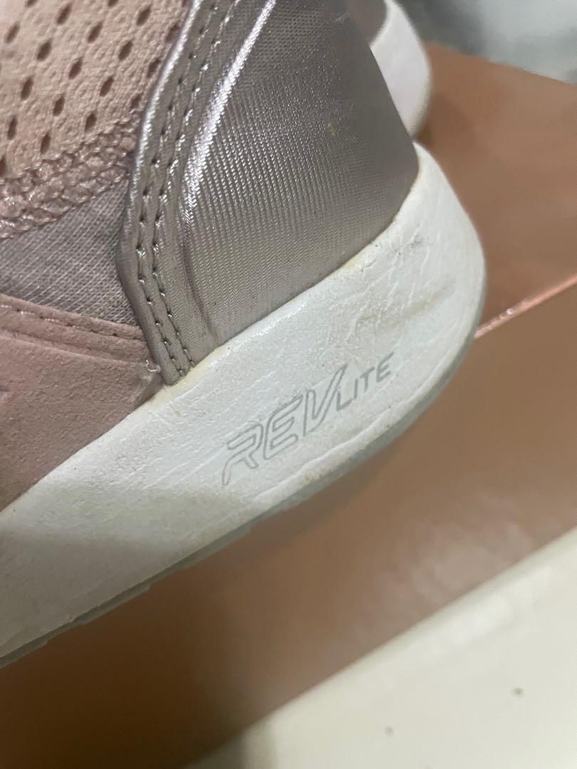 Yeezy 2024 color salmon