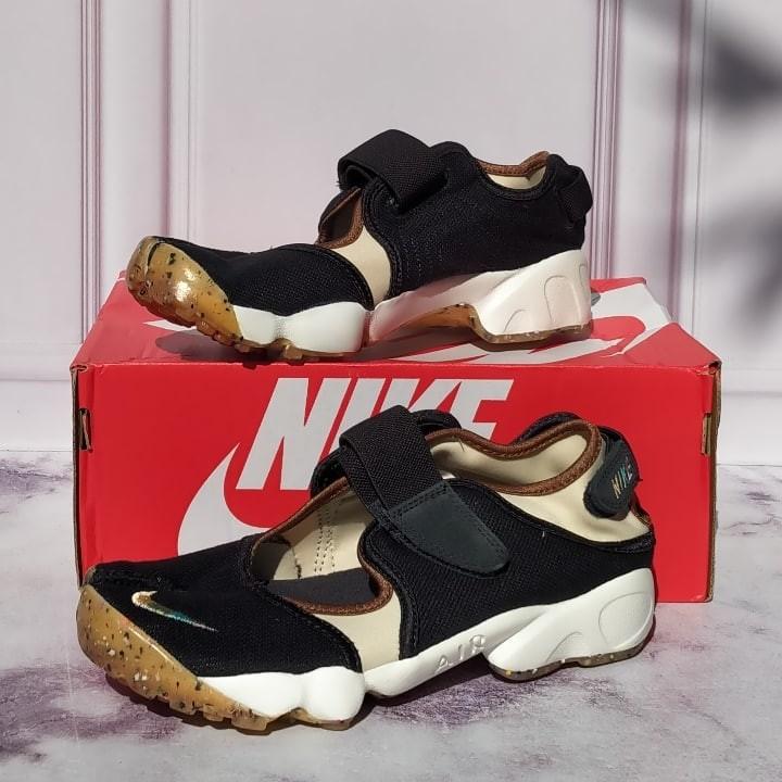 nike air rift all black