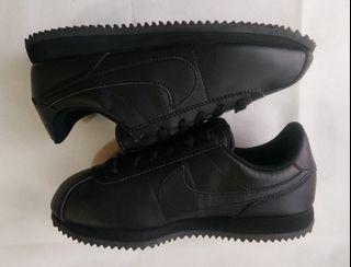 全新NIKE兒童 CORTEZ阿甘鞋，尺寸 3.5Y (22.5cm)