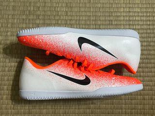全新NIKE男子 VAPOR 12 CLUB IC 室內平底足球鞋，尺寸 US9 (27cm)