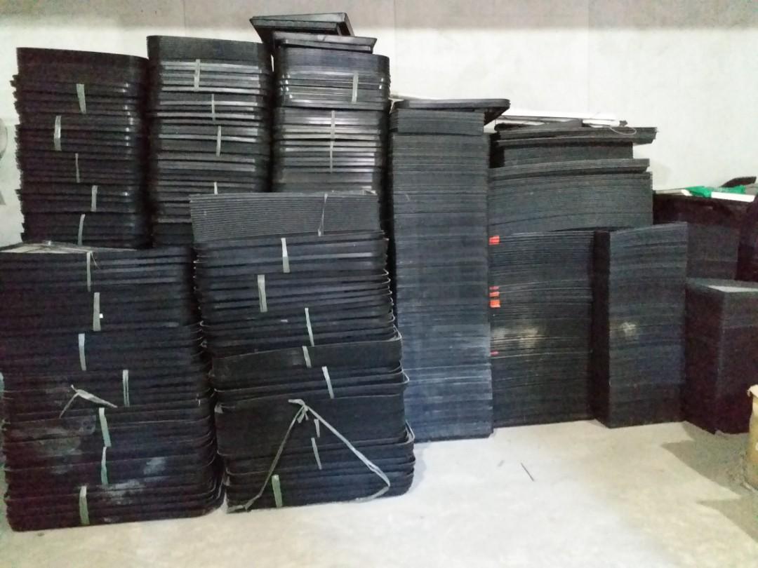 poop tray (Category: Homes & Other Pet Accessories) located in Manila. Submitted by tradersinc (Listing ID 1140932676, Image 1). Description: for take all poop tray atleast 500pcs pick up qc negotiable.