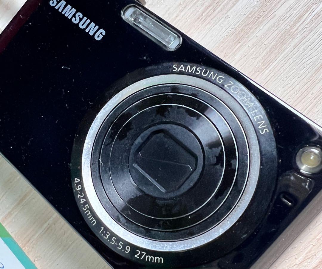 Samsung PL150 digital camera 12.4 megapixels with front facing lcd