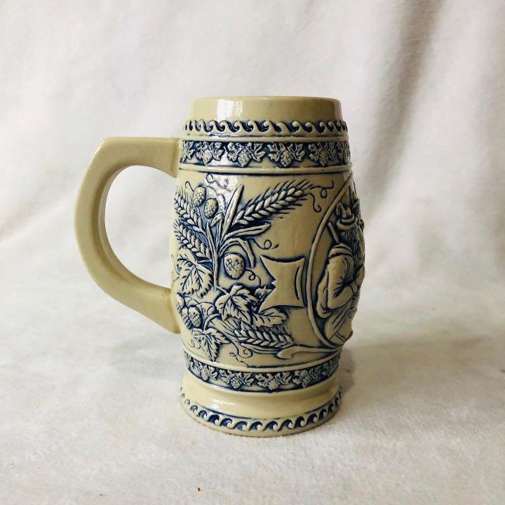 Unique White Beerstein Mugs (Category: Coffee & Tea Tableware) located in Caloocan City. Submitted by yorstreasure (Listing ID 1140880975, Image 3). Description: Unique White Beerstein Mugs Specifics: Preloved in excellent vintage condition. Price: 1000 php .