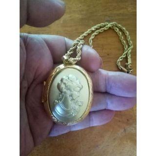 Victorian Gold on Gold Lady 40mm Cameo PHOTO LOCKET Twisted Chain Necklace