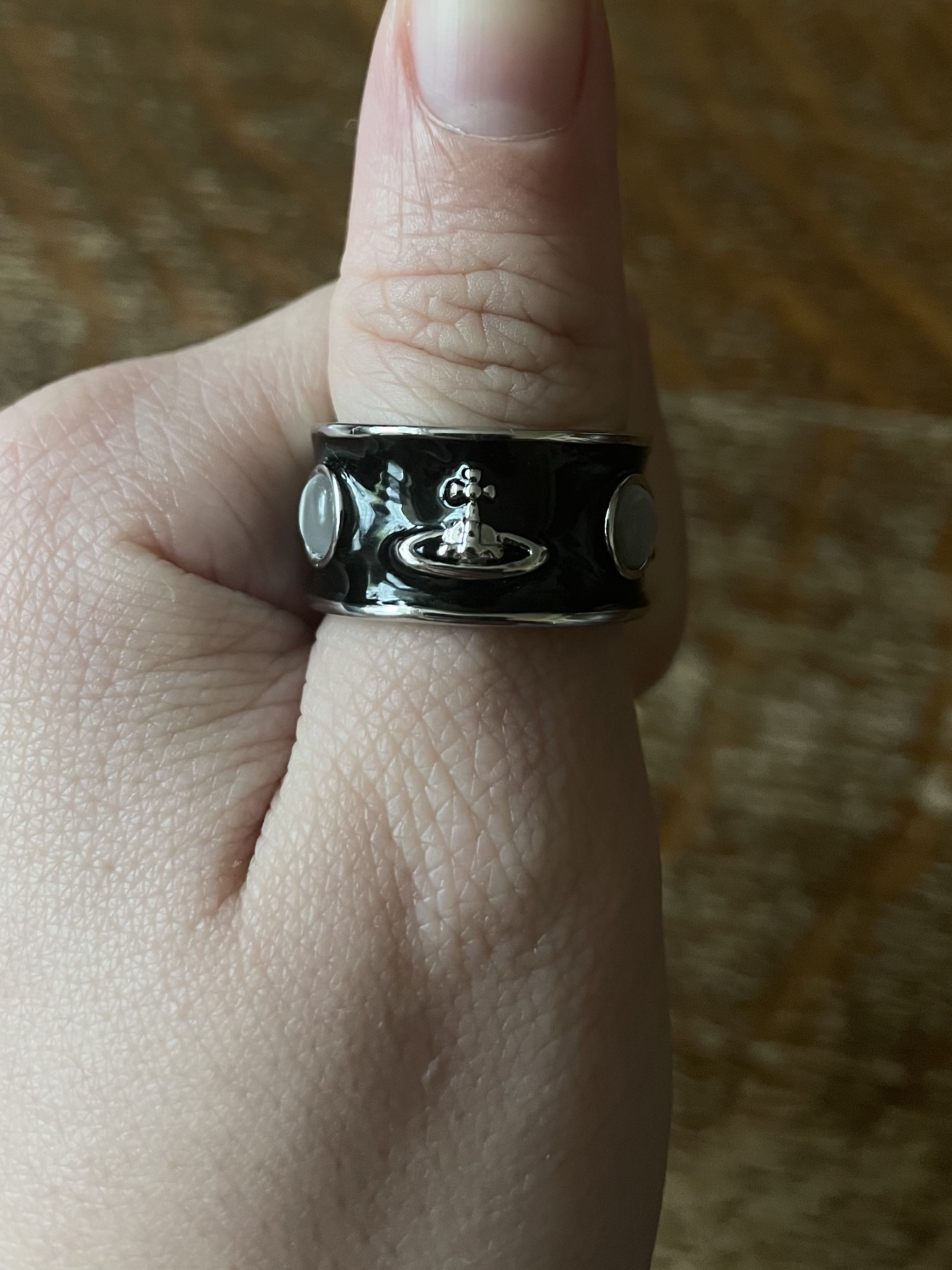 ヴィヴィアン キングリング シルバー×ブラック