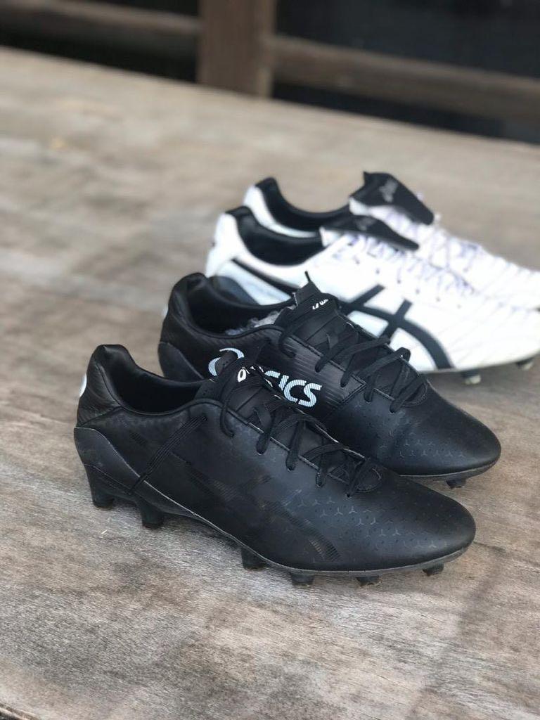 Asics store menace grey