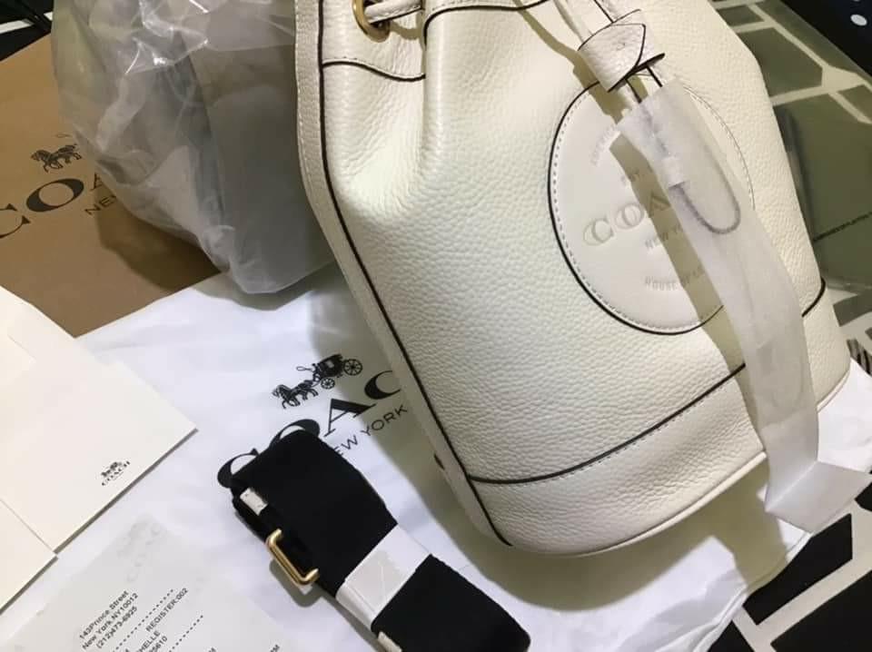 🇺🇲 Authentic Coach Dempsey String Bucket bag (Category: Luxury Bags & Wallets) located in Santa Cruz. Submitted by janelovebagswatchesshoesph (Listing ID 1135414947, Image 2). Description: Complete inclusion ▪︎Paper bag ▪︎Dust bag ▪︎Tag ▪︎Gift receipt ▪︎Card.