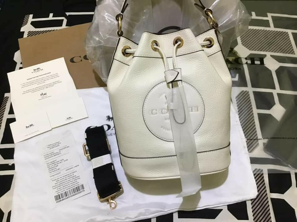 🇺🇲 Authentic Coach Dempsey String Bucket bag (Category: Luxury Bags & Wallets) located in Santa Cruz. Submitted by janelovebagswatchesshoesph (Listing ID 1135414947, Image 1). Description: Complete inclusion ▪︎Paper bag ▪︎Dust bag ▪︎Tag ▪︎Gift receipt ▪︎Card.