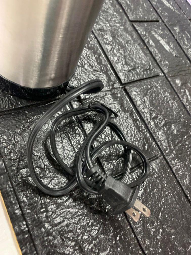 Black + Decker Stainless Steel Coffee Grinder (Category: Other Kitchen Appliances) located in Pasay City. Submitted by ayinong2 (Listing ID 1135268420, Image 3). Description: Item is in excellent condition working, 110volts needs transformer to work pm for inquiries.