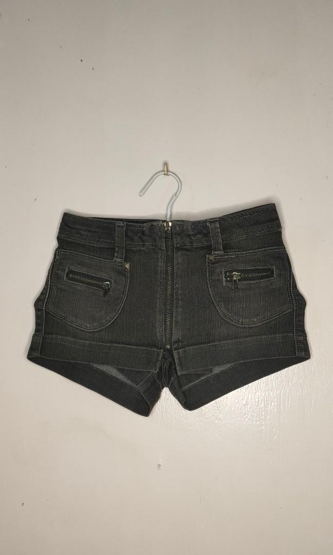 DICKIES double zipper black denim shorts (Category: Shorts) located in Manila. Submitted by _shhh (Listing ID 1135376378, Image 1). Description: ‼️PRICE NEGOTIABLE‼️ PAYMENT VIA PAYMAYA, UNIONBANK OR BPI - no shopee checkout, no COD - - shipping must be shouldered by the buyer or pay extra +100 for delivery within metro manila.