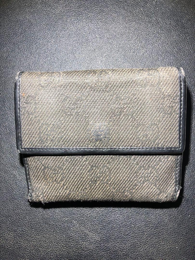 Gucci Wallet Purse G Logo Buckle (Category: Wallets & Card Holders) located in Quezon City. Submitted by laddddddd (Listing ID 1135366748, Image 2). Description: Gucci Wallet Purse G Logo Buckle Unisex Wallet With Coin Purse Lots of storage for cards and coins Guaranteed Authentic Length: 3.5 Width: 4 1000.