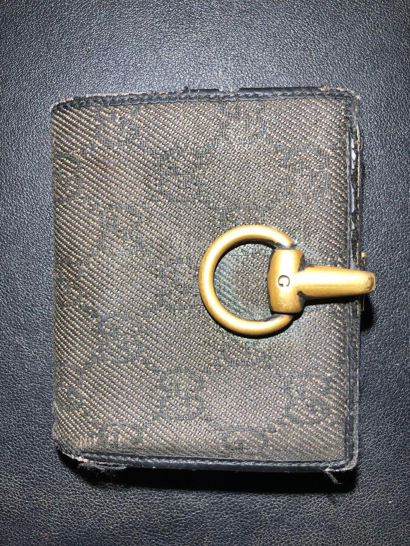 Gucci Wallet Purse G Logo Buckle (Category: Wallets & Card Holders) located in Quezon City. Submitted by laddddddd (Listing ID 1135366748, Image 1). Description: Gucci Wallet Purse G Logo Buckle Unisex Wallet With Coin Purse Lots of storage for cards and coins Guaranteed Authentic Length: 3.5 Width: 4 1000.