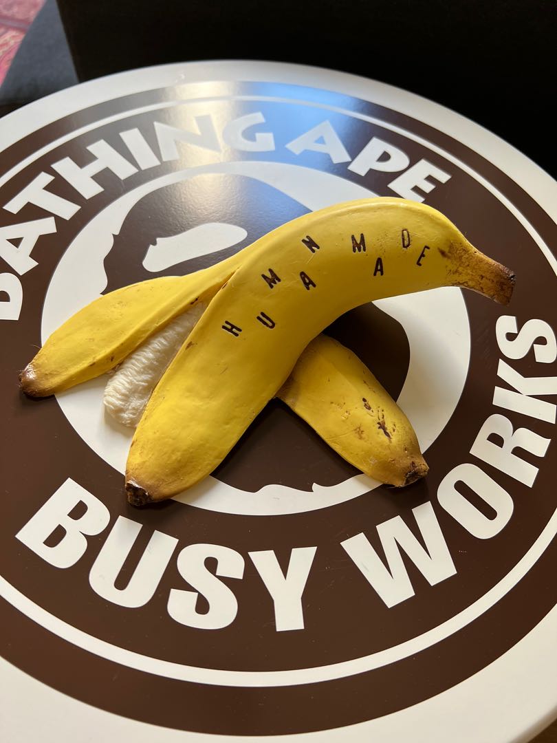 Human Made Banana door stopper, 名牌, 飾物及配件- Carousell