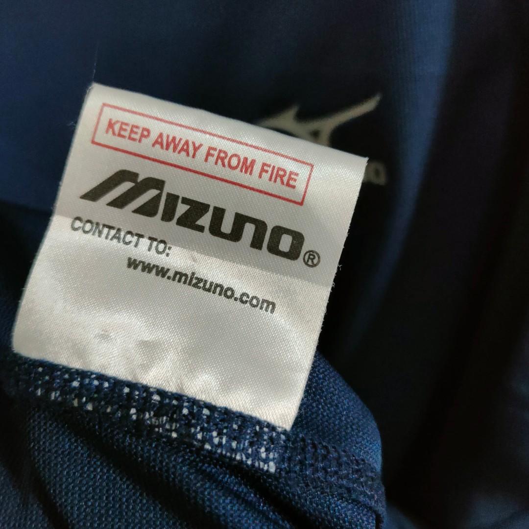 Kaos olahraga mizuno, Fesyen Pria, Pakaian , Atasan di Carousell