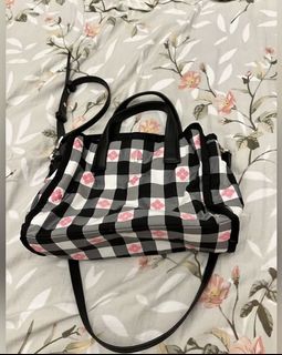 (Category: ) located in . Submitted by girly2000 (Listing ID 1135337491, Image 1). Description: .