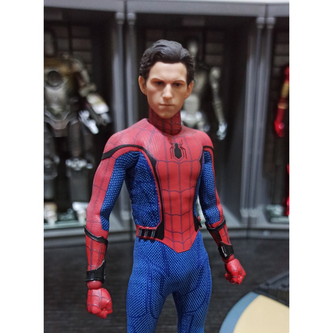 Mezco toyz spider man sales homecoming