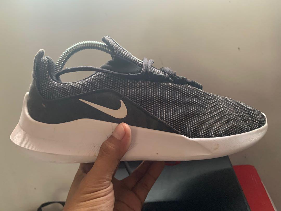 Nike viale running sneaker top
