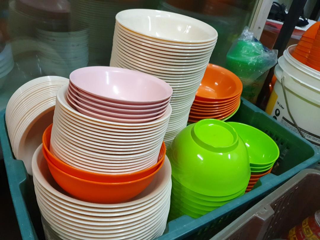 Plastic bowls plates and cutlery, Furniture & Home Living, Kitchenware