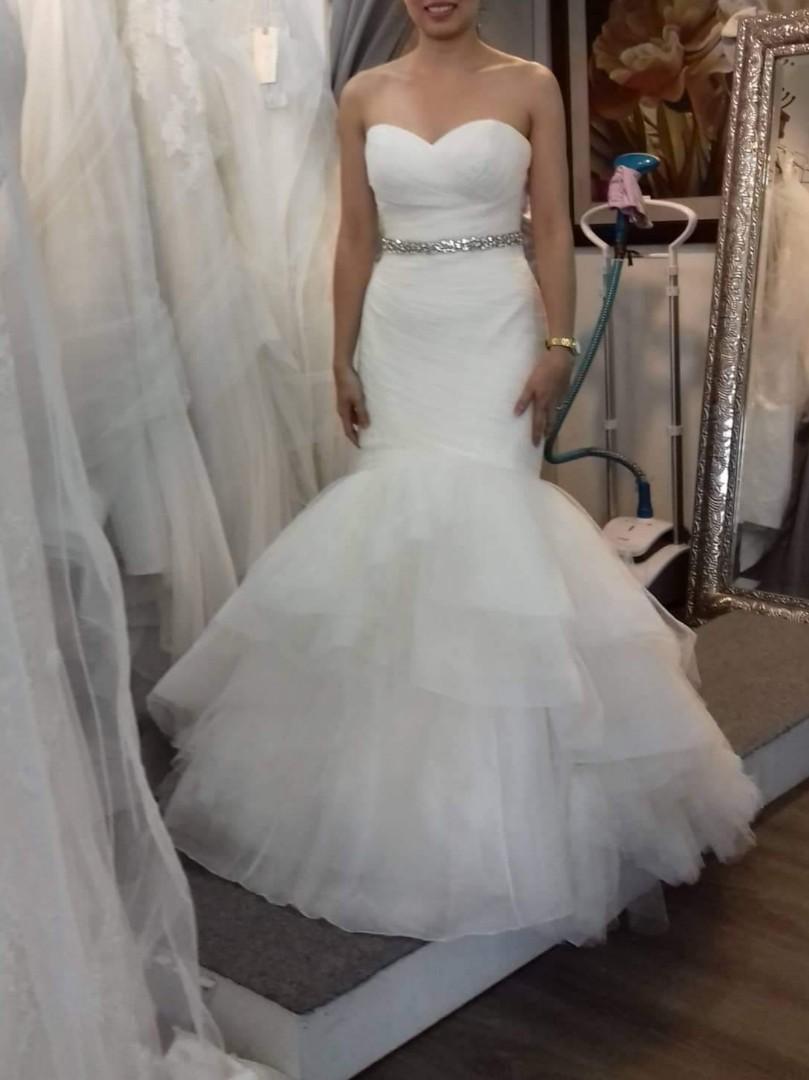 Wedding Gown (Category: Evening dresses & gowns) located in Manila. Submitted by camcs (Listing ID 1068223753, Image 3). Description: Selling my Enzoani wedding gown for 20k. Originally purchased from That One Dress for 45K. Worn in January 2021 and dry-cleaned immediately after..
